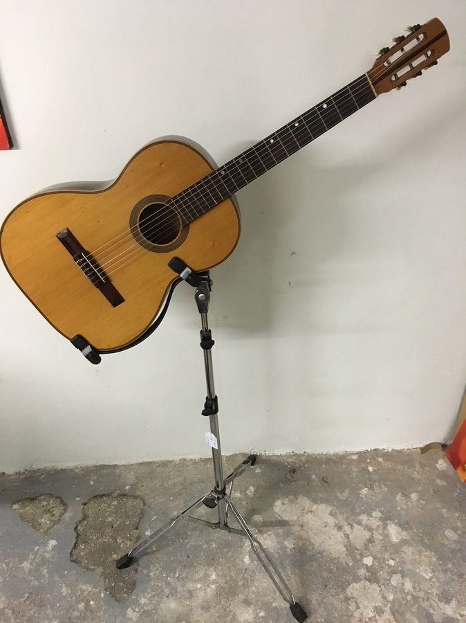 K&M 14761 GUITAR PERFORMER STAND Audiofanzine