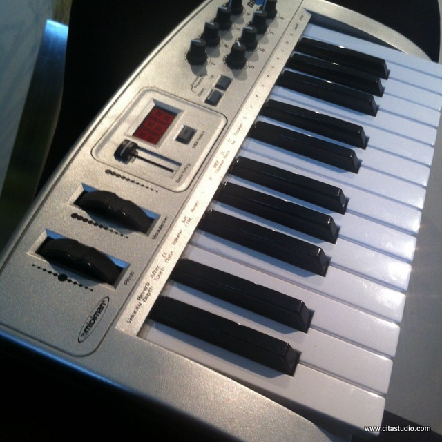 m audio oxygen 8 v2 key sizes
