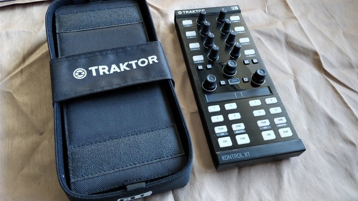 Native Instruments Traktor Kontrol X1 mk2 (1158)