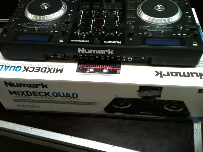 Photo Numark Mixdeck Quad Numark Mixdeck Quad (38465) (454245