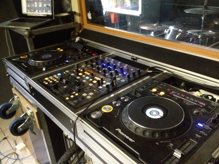 table de mixage djm 800