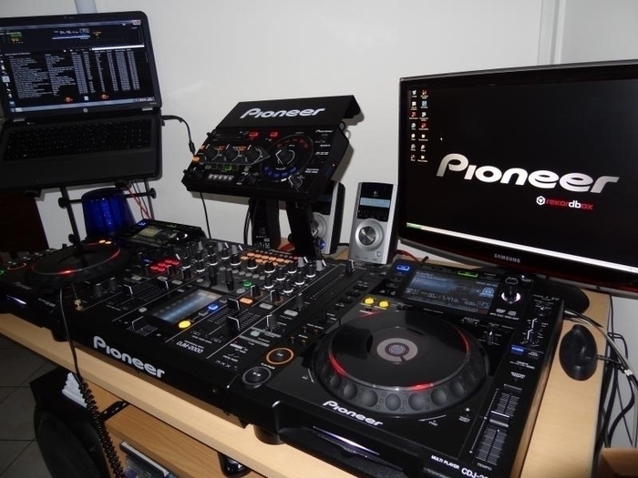 Pioneer cdj 2000 не читает флешку