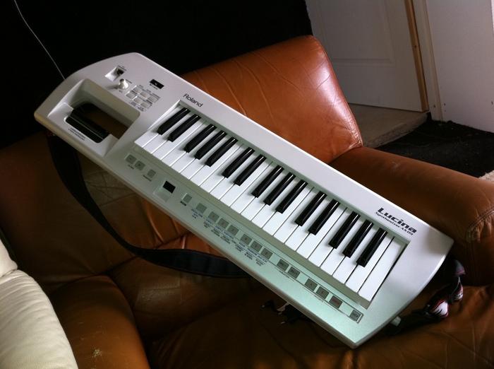 Roland ax 09