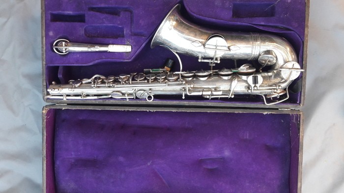 saxophones-2423769.jpg