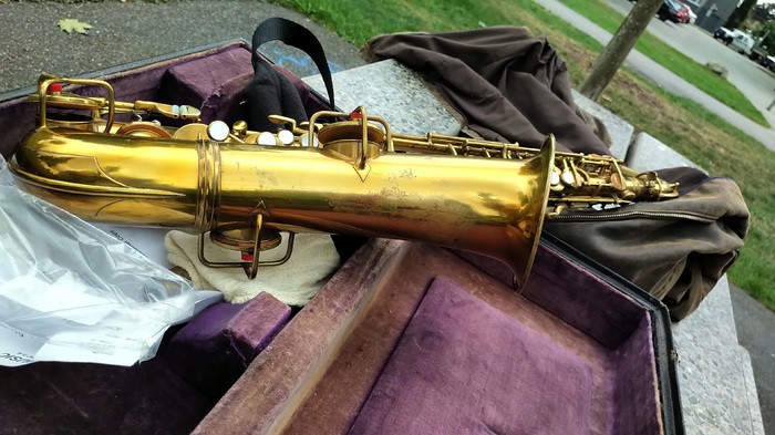 saxophones-3074611.jpg
