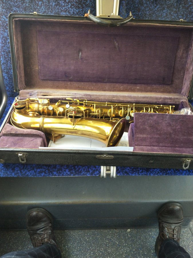 saxophones-3074613.jpg