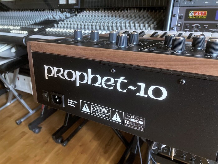 sequential-prophet-5-rev4-3526156.jpeg