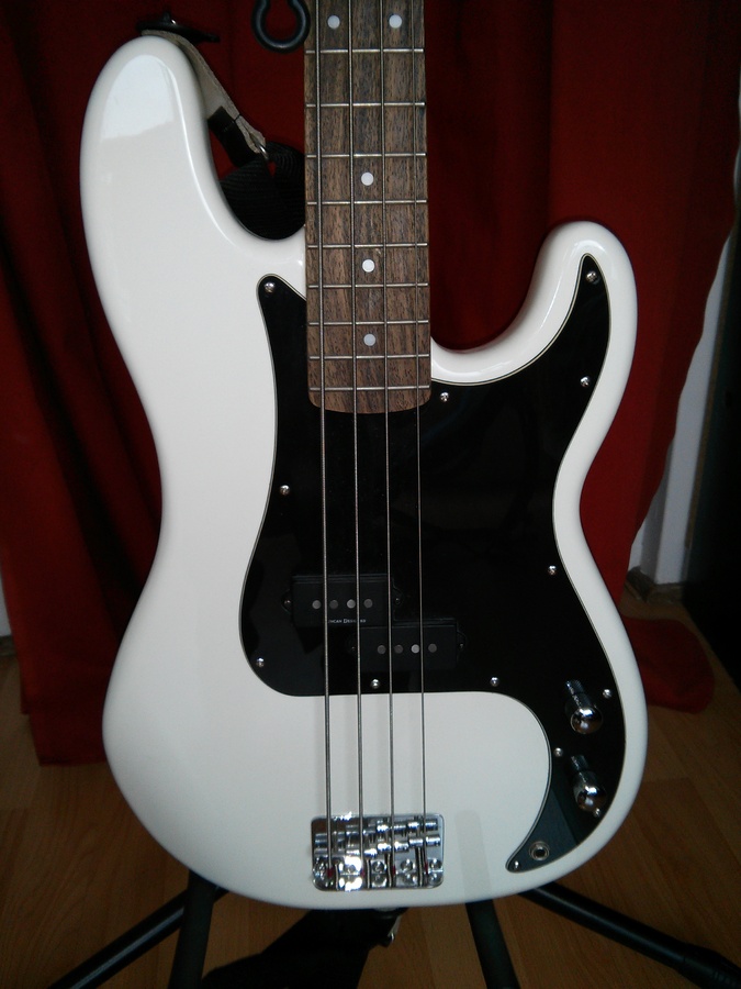 Photo Squier Affinity P Bass Squier Affinity P Bass Olympic White
