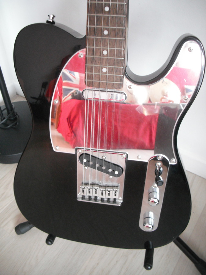 Photo Squier Black and Chrome Standard Telecaster Squier Standard