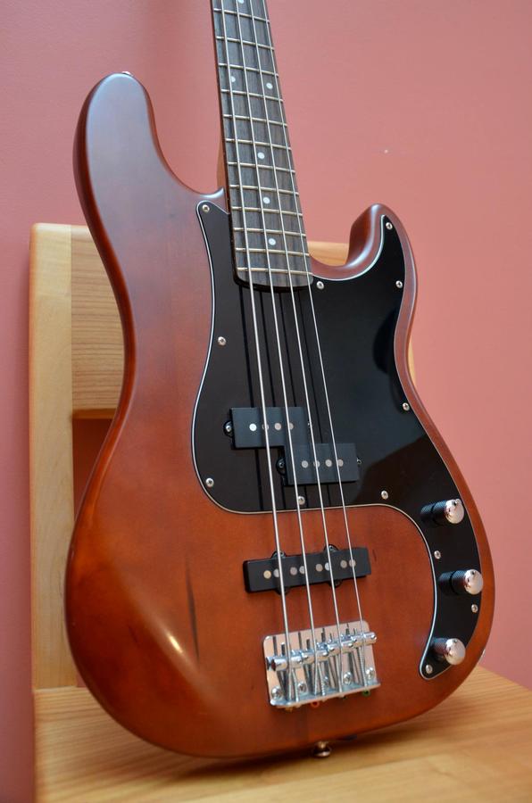 Photo Squier Standard P Bass Special Squier Standard Series Precision Bass Special Antique 0329