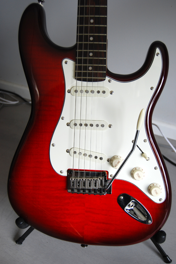 Squier Standard Strat FMT image (#1480497) - Audiofanzine