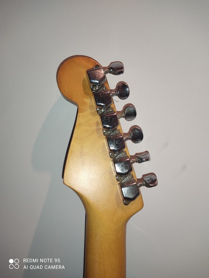 squier-stratocaster-made-in-japan-3216282.jpg