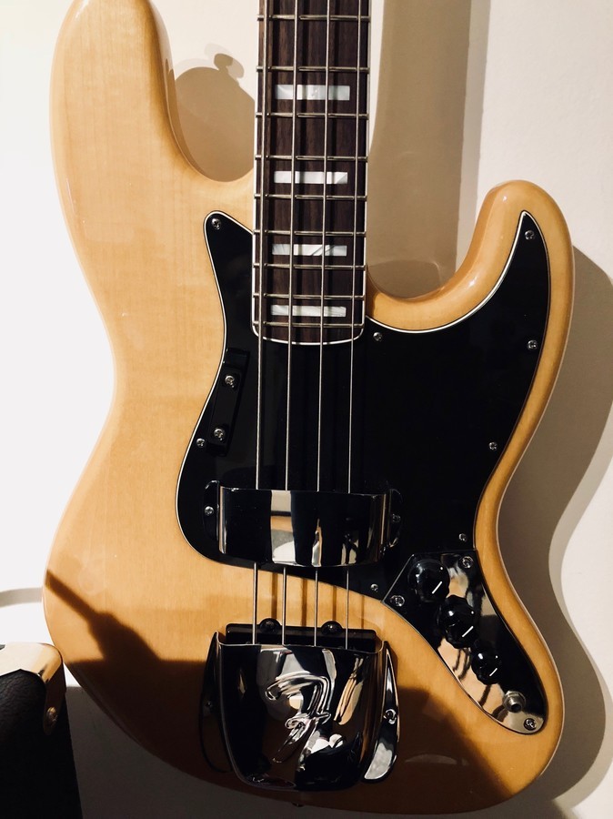 squier-vintage-modified-jazz-bass-2391844.jpg