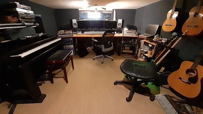 studio-home-studio-3177409.jpeg