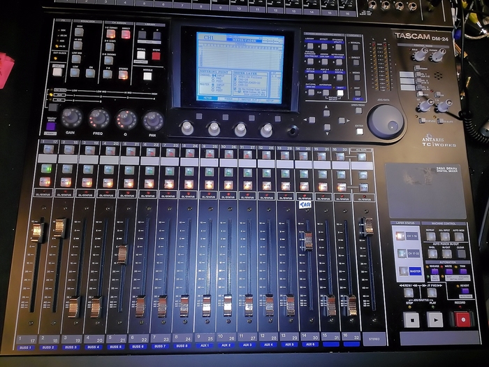 Photo Tascam DM-24 : Tascam DM-24 (98283) (#652508) - Audiofanzine