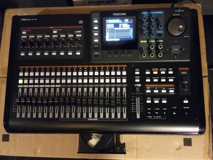 Photo Tascam DP32 Tascam DP32 (76749) (1134190) Audiofanzine