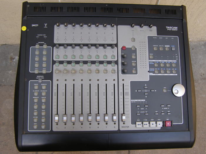 Photo Tascam FW1884 Tascam FW1884 (68045) (626756) Audiofanzine