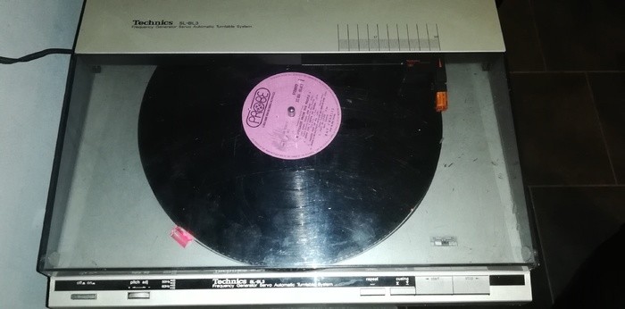 technics-2813125.jpg