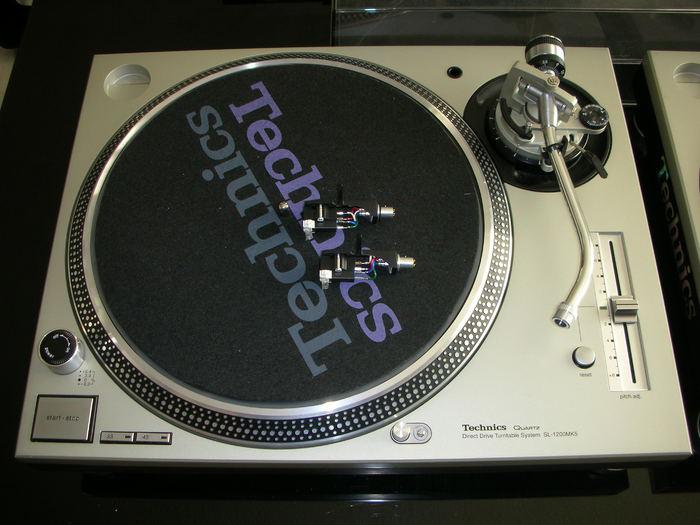 Technics SL1200 MK5 ×2台 / Vestax PCV-180の+thefivetips.com