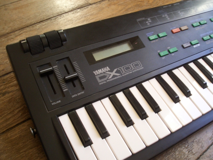 Yamaha dx. Yamaha dx100. Синтезатор Ямаха dx100. Yamaha dx300. Демонстрация Yamaha DX 100.