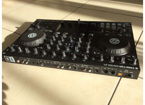 Native Instruments Traktor Kontrol S4 (61489)