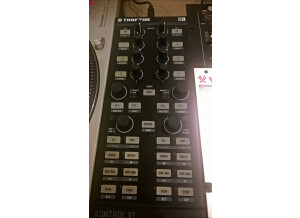 Native Instruments Traktor Kontrol X1 (75175)