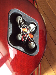 Epiphone Ltd. Ed. Slash "Rosso Corsa" Les Paul Standard Outfit Epiphone Ltd. Ed. Slash "Rosso Corsa" Les Paul Standard Outfit