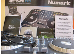 Numark Mixtrack Pro (2490)