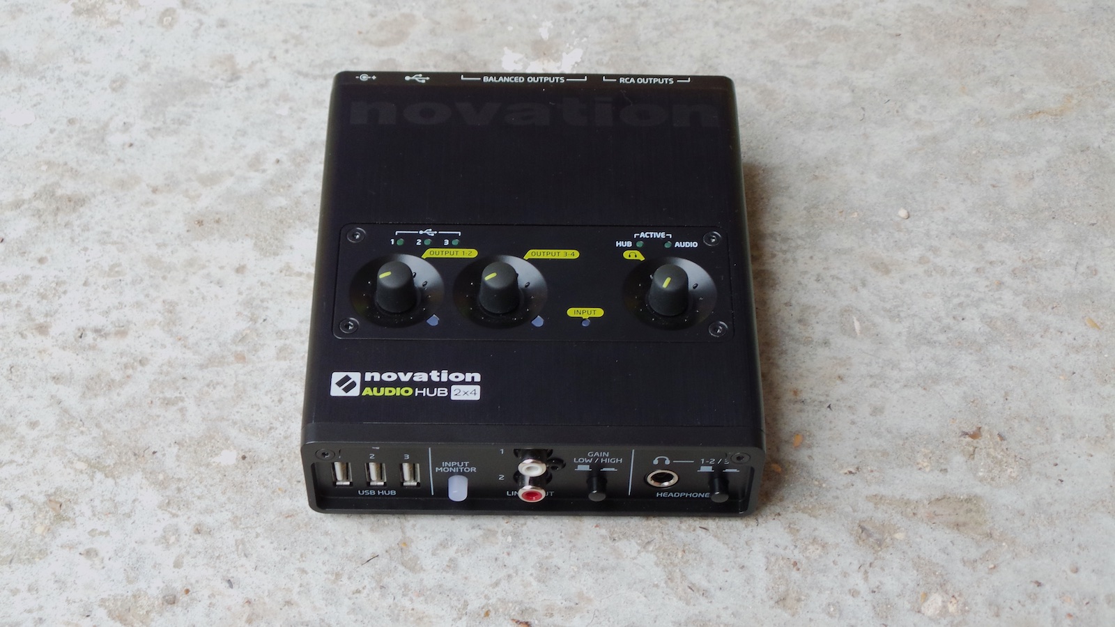 Novation Audiohub 2x4