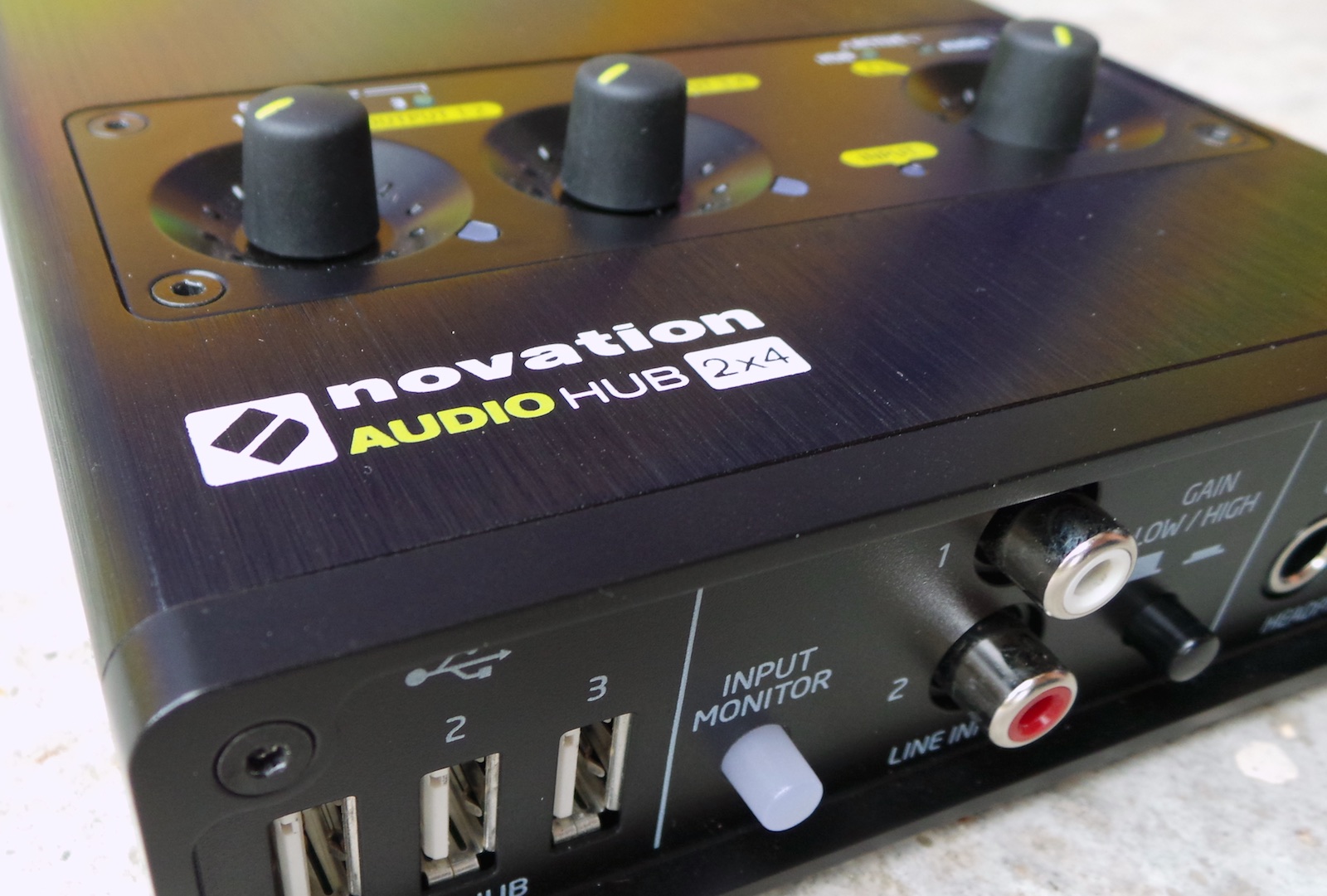 Novation Audiohub 2x4