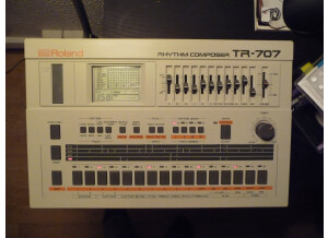 Roland TR-707 (64406)