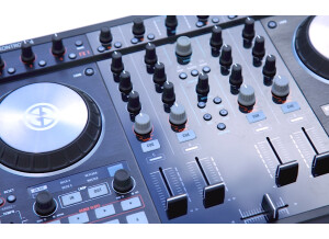 Native Instruments Kontrol S4 mk2