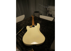 Fender precision (9985)