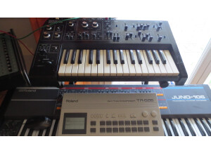 Roland SH-1 (48760)