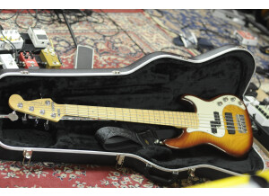 Fender American Deluxe Precision Bass V Ash - Aged Cherry Burst Maple