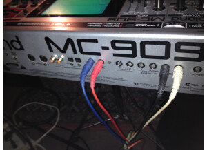 Roland MC-909 Sampling Groovebox (84909)