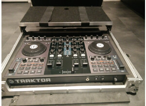 Native Instruments Traktor Kontrol S4 (7031)