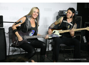 Nita Strauss KORG USA MP750 (c) ModernPics.JPG