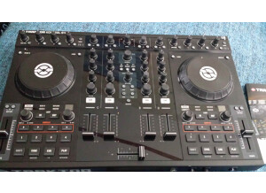 Native Instruments Traktor Kontrol S4 (73011)