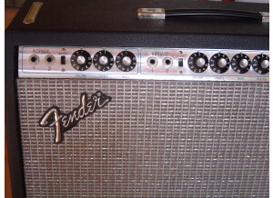 Fender Vibrolux Reverb (Silverface) (13900)