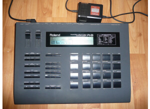 Roland R-8 (52843)