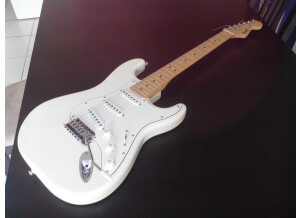 Squier Deluxe Stratocaster - Pearl White Maple
