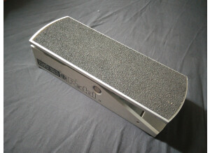 Ernie Ball 6167 25K Stereo Volume Pedal for use with Active Electronics or Keyboards (48163)