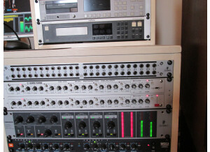 Behringer Combinator MDX8000