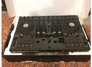 Native Instruments Traktor Kontrol S4 (61098)