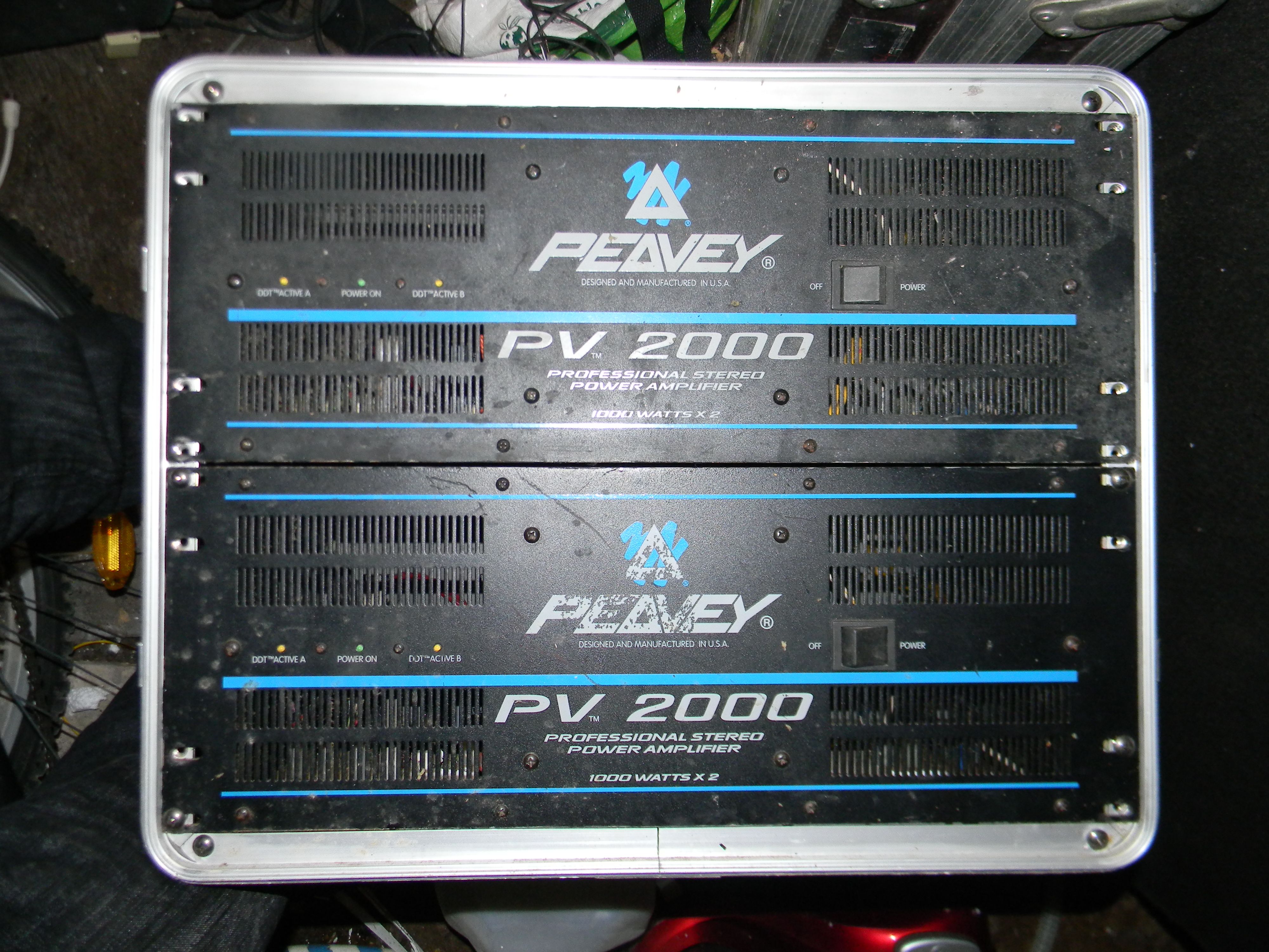 Peavey PV 2000 Amplifier and XR 684 400W 9 Channel Powered