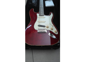 Fender Aerodyne Classic Stratocaster - Crimson Red Transparent