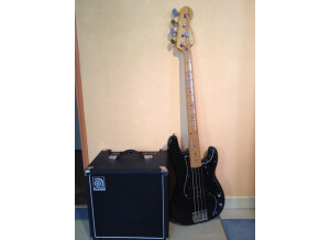 Squier Matt Freeman Precision Bass - Black Maple