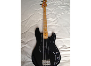 Squier Matt Freeman Precision Bass - Black Maple