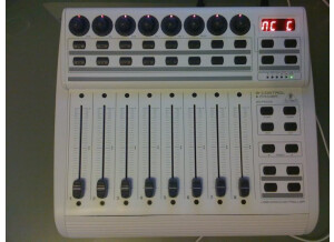 Behringer BCF2000-WH